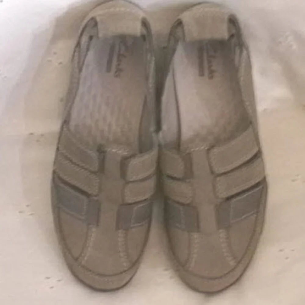 Clarks Haley Stork Tan Slip-On Flats ~ 8M - Picture 1 of 3